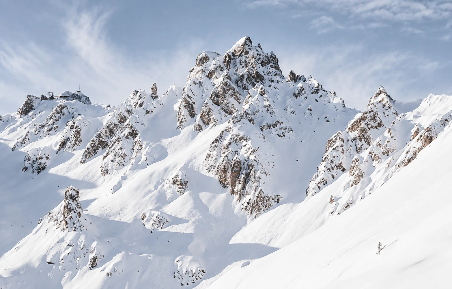 Sommets et pentes enneigés de Courchevel
